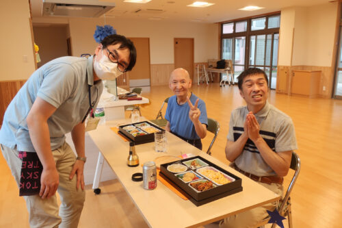 中華料理のお弁当と花火